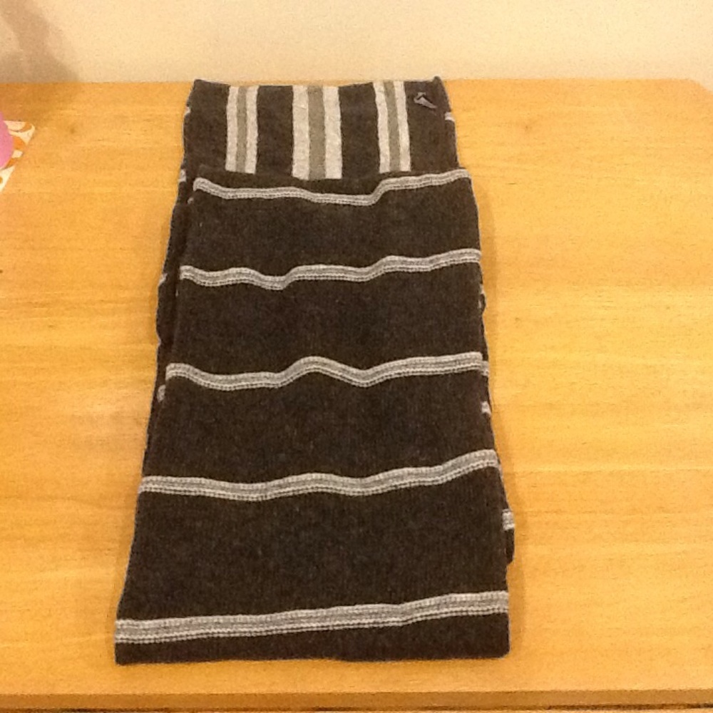 Gap Scarf  reversible and in very good condition - Picture 2 of 7